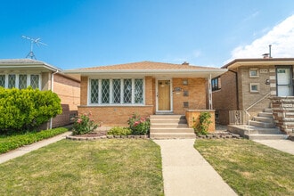 Building Photo - 5740 W 63rd Pl