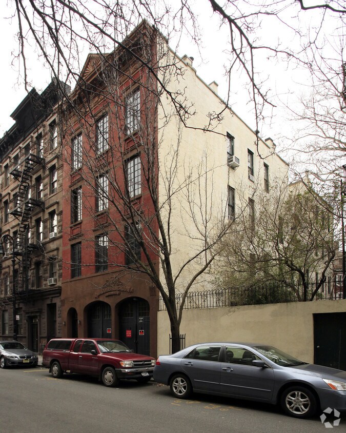 Primary Photo - 95 Bedford St