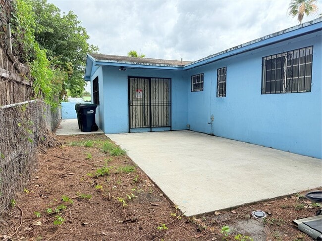 Building Photo - 1130 Kasim St