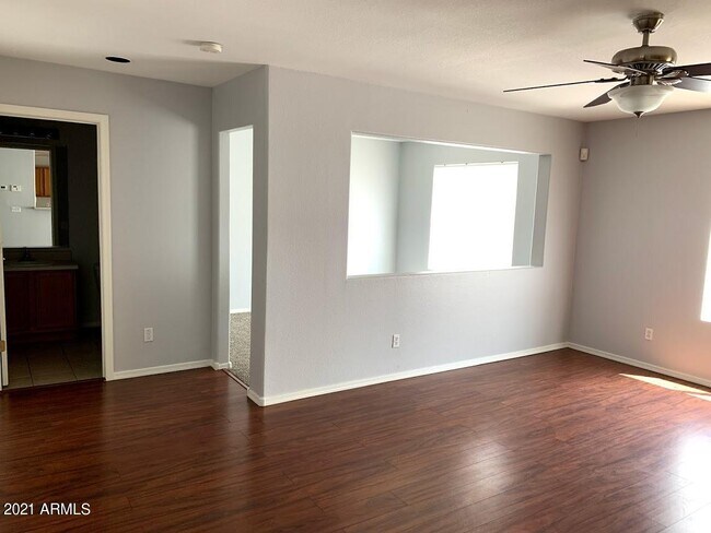 Foto del edificio - 25527 W Burgess Ln