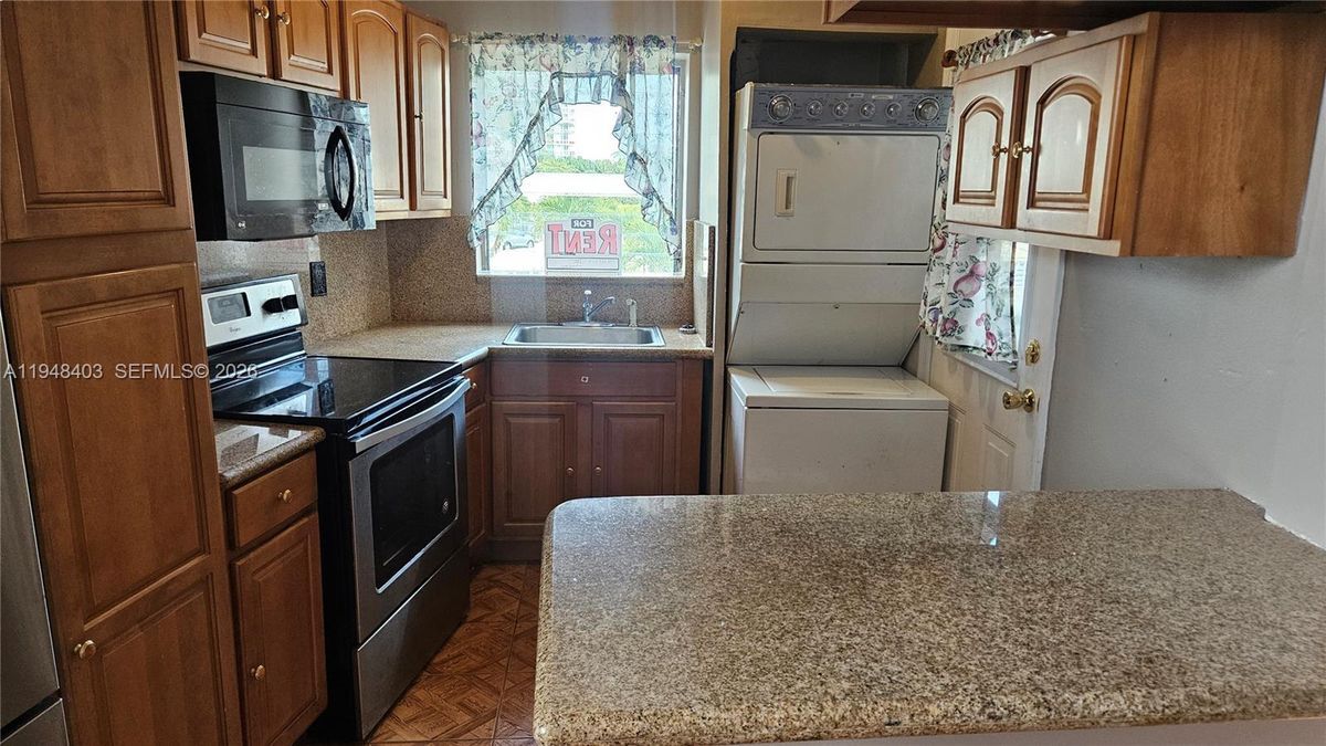 Foto del edificio - 1170 79th Street Causeway