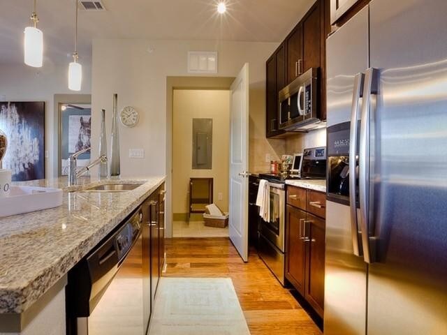 Building Photo - 2 bedroom in Dallas TX 75206