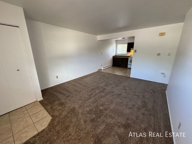Building Photo - 2-bedroom 1 bath apartment close to PSFB