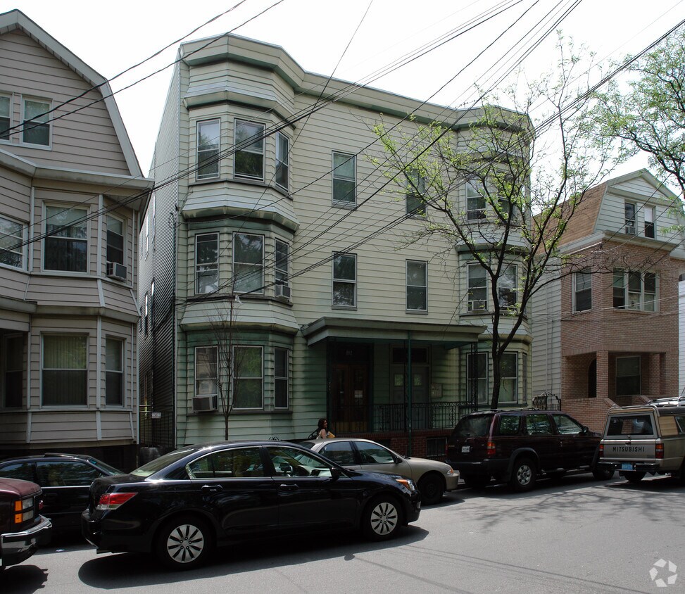 Building Photo - 202-204 Van Buren St