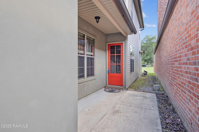 Foto del edificio - 329 Chimney Rock Blvd