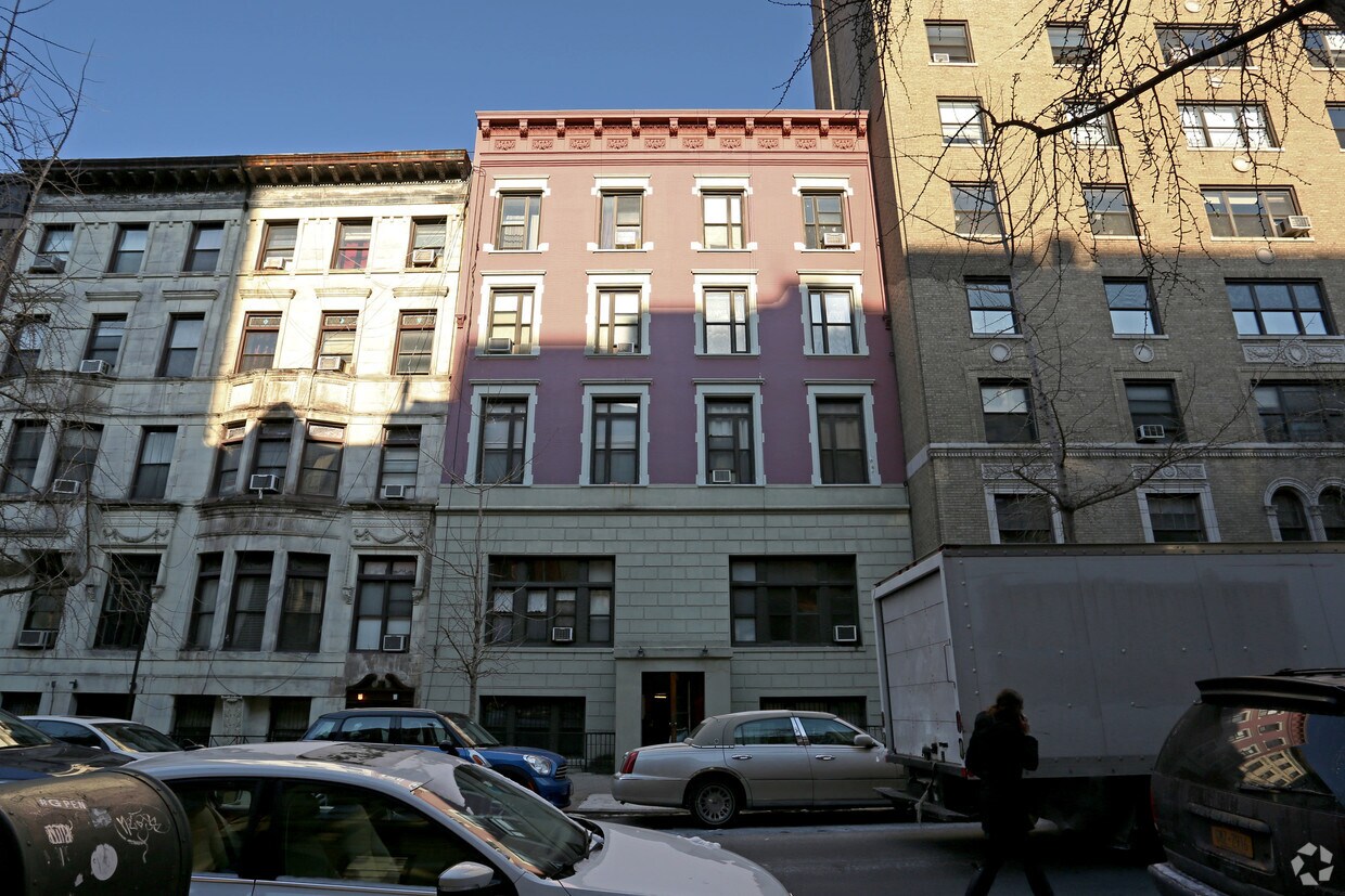 Building Photo - 129 W 74th St
