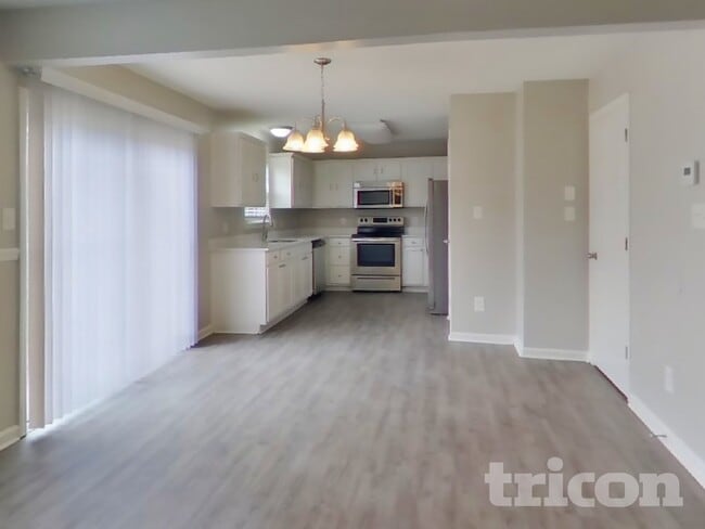 Building Photo - 5940 Briggs Dr