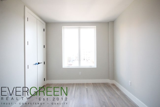 Building Photo - 111 Troutman St