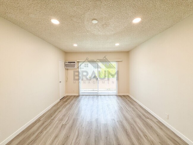 Foto del edificio - 5433 Sepulveda Blvd