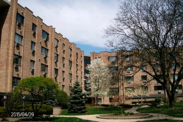 Patio - 5358 N Cumberland Ave