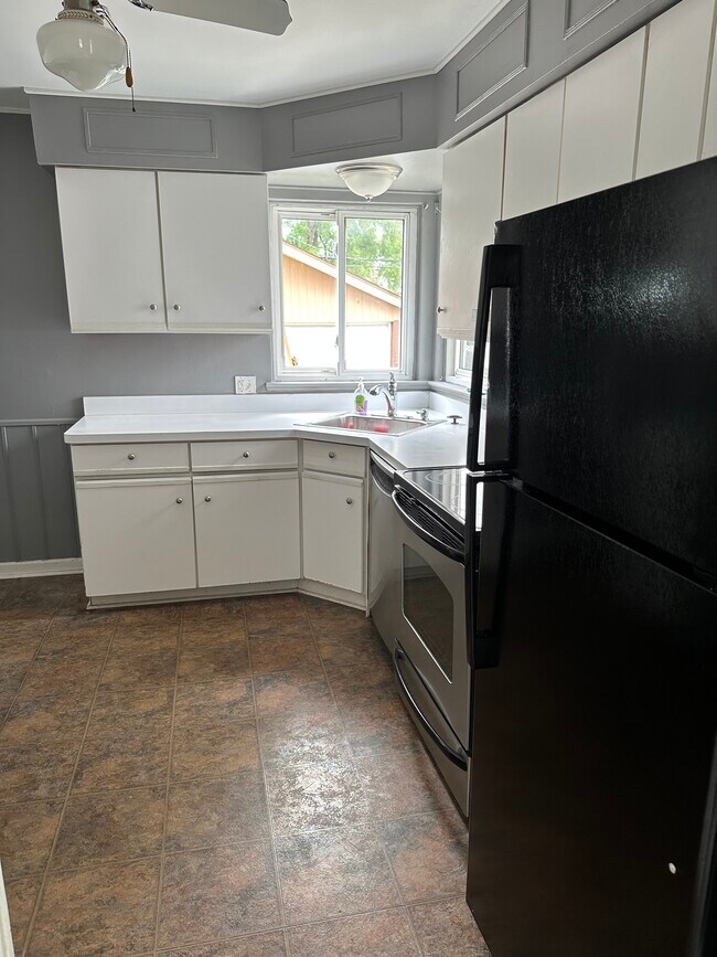 Foto del edificio - 29625 Rosslyn Ave