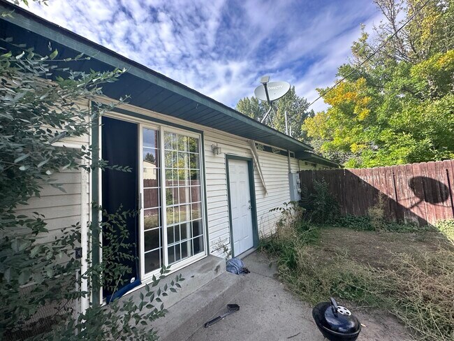 Back - 180 Lake St E