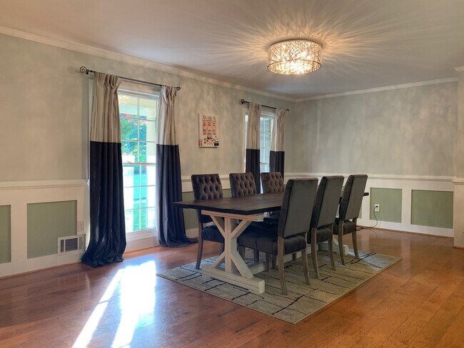Building Photo - Hard to Find Rental Home in Heart of Dunwoody