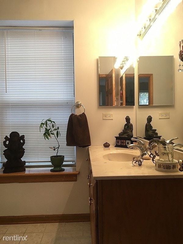 Building Photo - 2 br, 2 bath Apartment - 8016 Floral Avenue 2