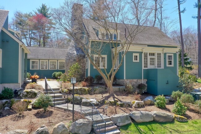 Building Photo - 13 Huckleberry Hill Rd