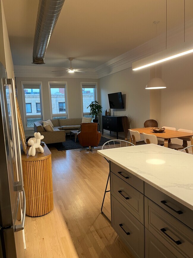 Foto del edificio - 3323 N Paulina St