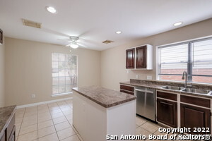 Foto del edificio - 15214 Fall Ridge Dr