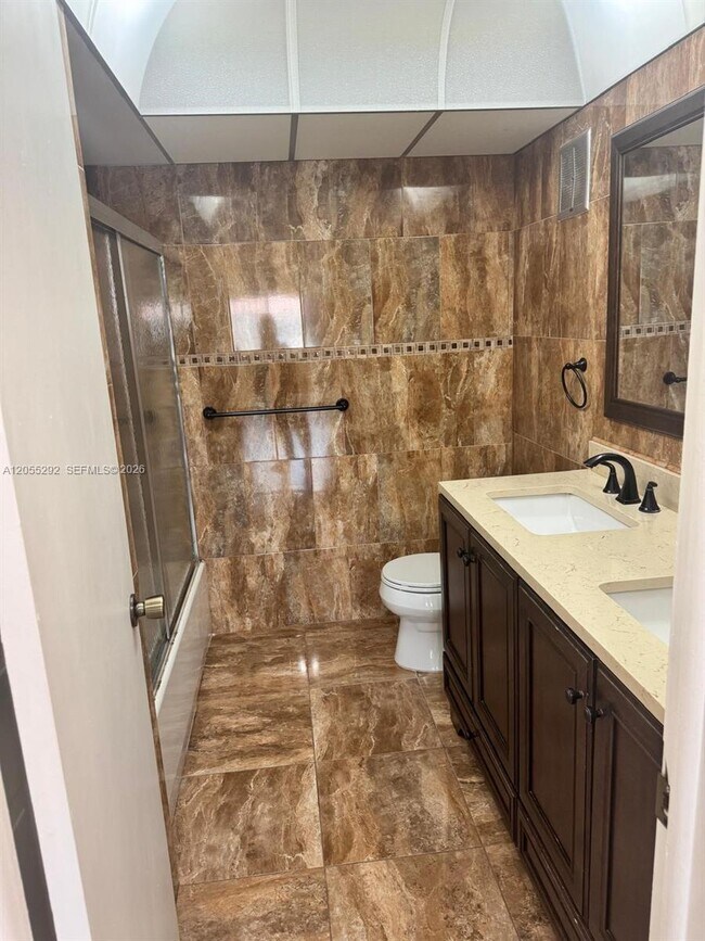 Foto del edificio - 140 Lakeview Dr