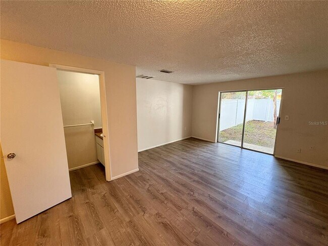 Foto del edificio - 312 57th Ave Dr E