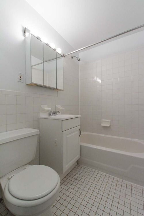 Building Photo - 218 E 88th St