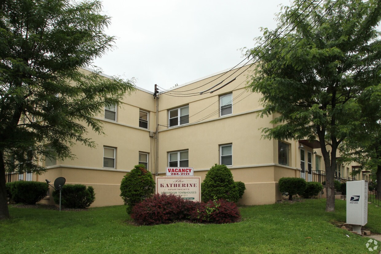 Building Photo - 228 Maple St