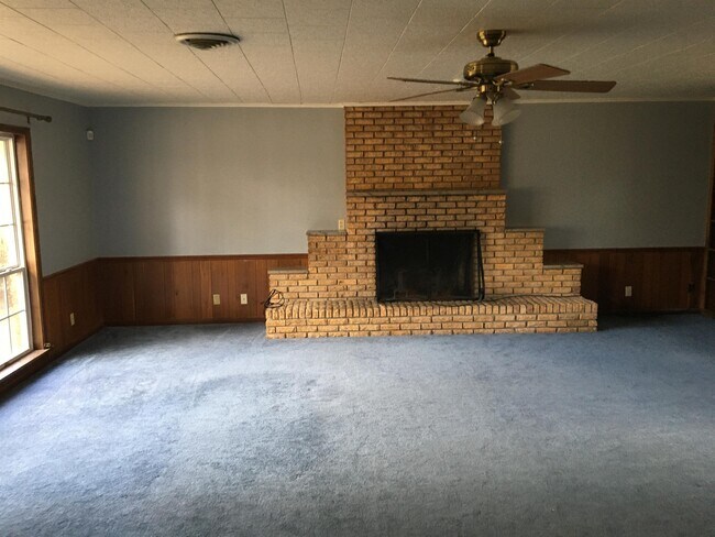 Building Photo - 400 Hundred Oaks Dr