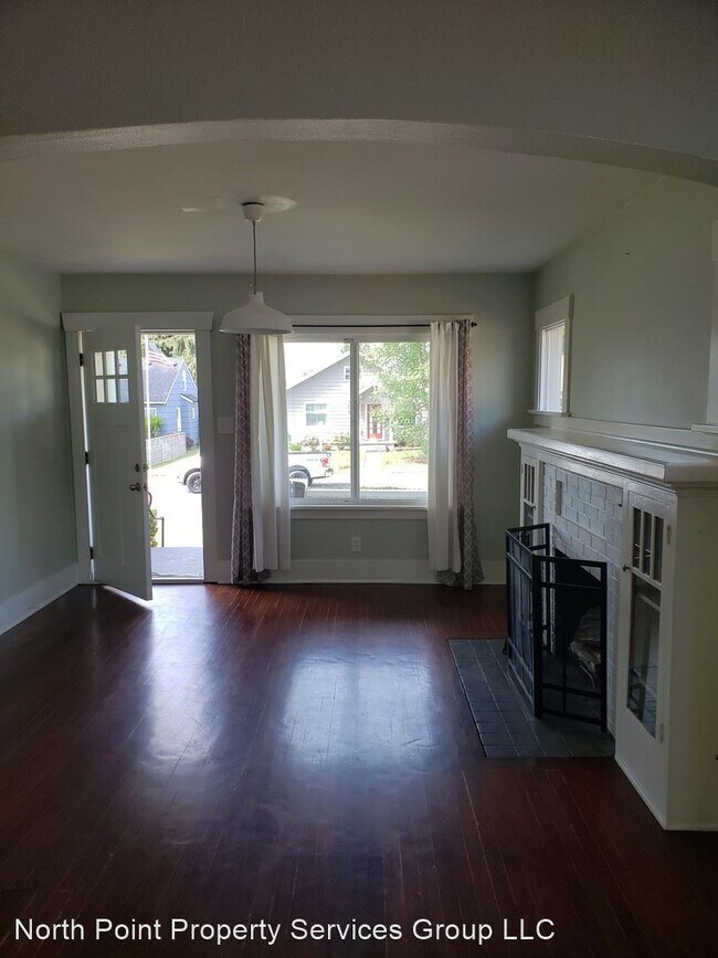 Building Photo - 3 br, 1 bath House - 5112 N 39th St