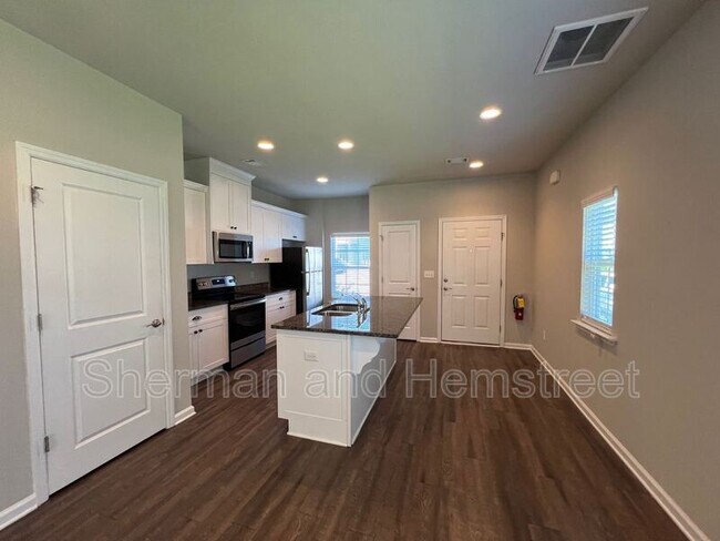 Foto del edificio - 616 Dobhill Ln