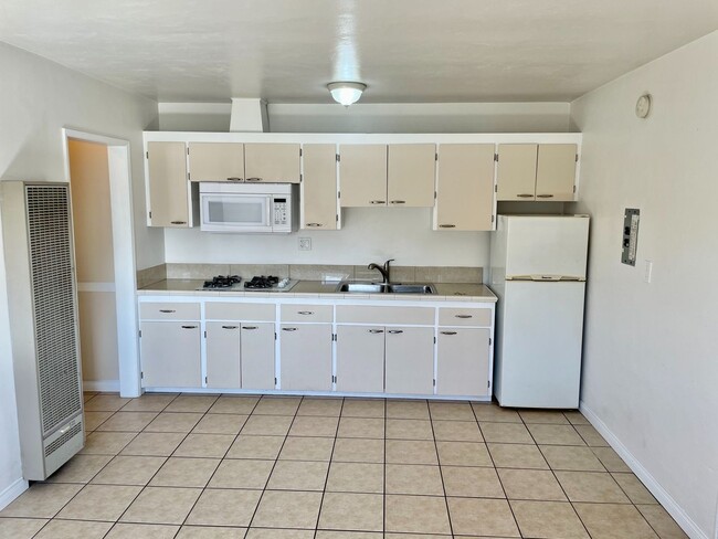 Building Photo - 1 Bed/1 Bath Pacific Beach!