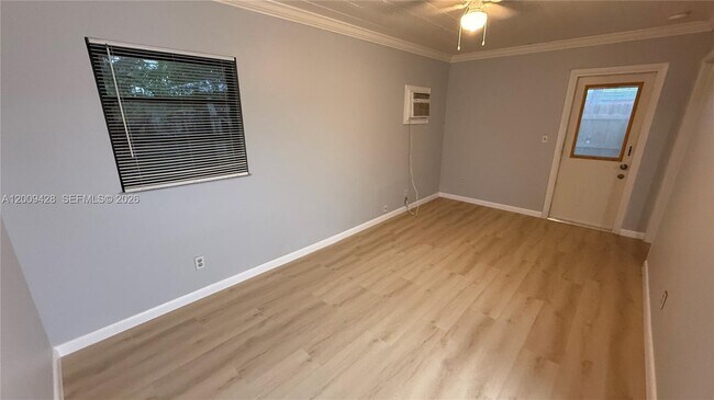 Foto del edificio - 1725 Roosevelt St
