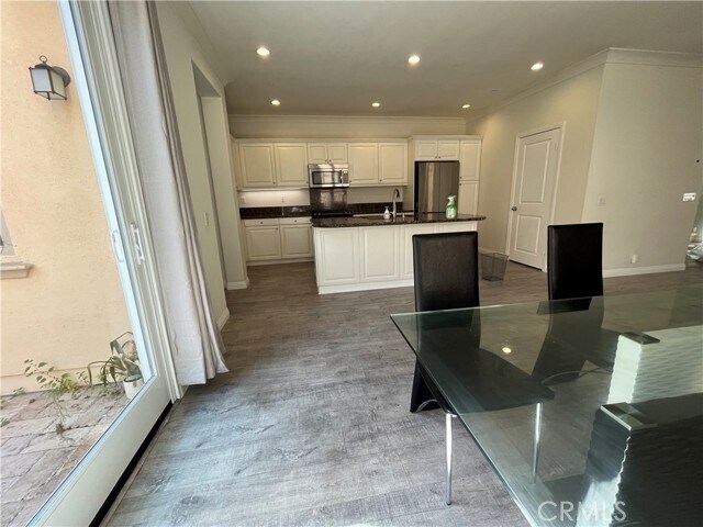 Building Photo - 110 Peony