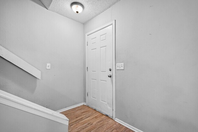 Building Photo - 514 N Betty Jo Dr