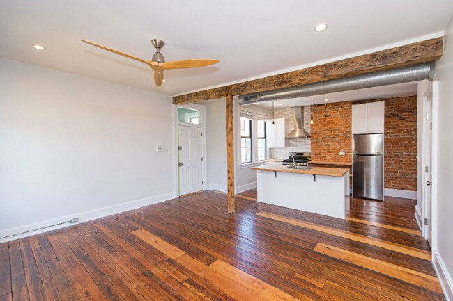 Foto del edificio - 309 E 13th St
