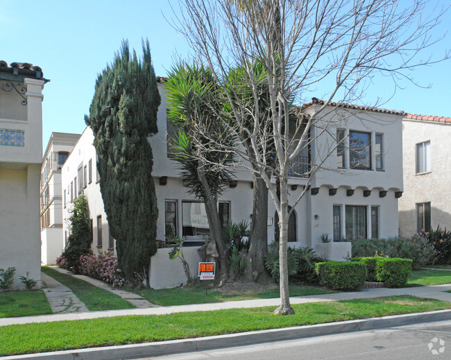 Building Photo - 137 S Elm Dr