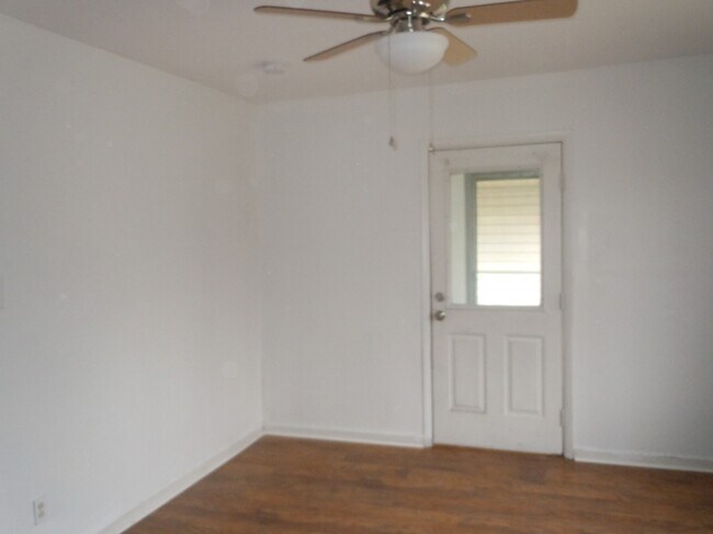 Building Photo - 319 Pine St