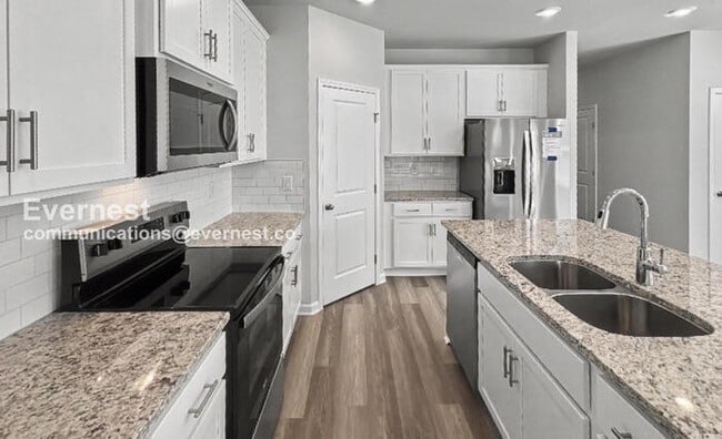 Foto del edificio - 8155 Huspa Ave