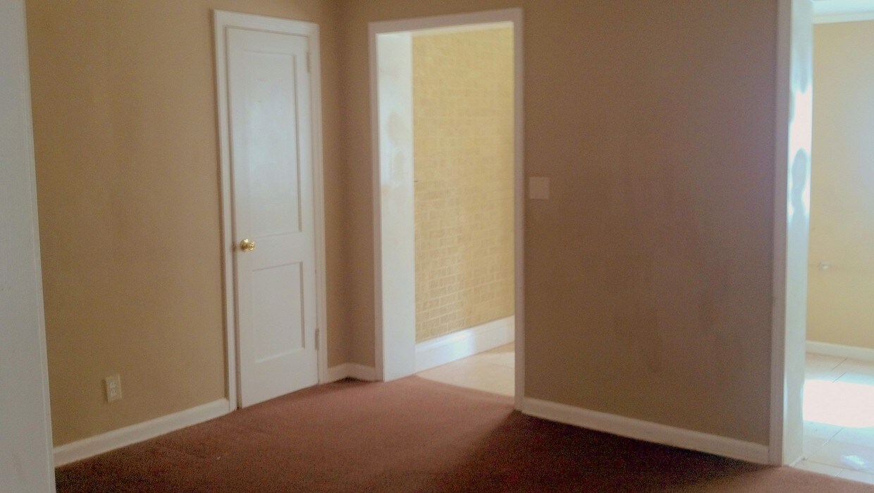 Foto del edificio - 1823 Cummings Dr SW