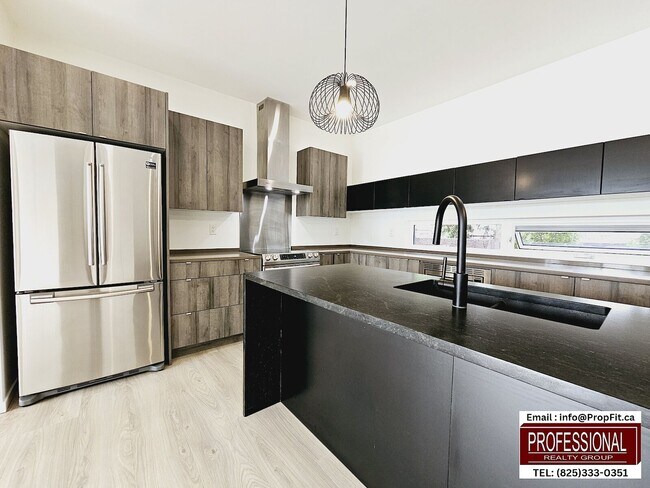 Photo du bâtiment - 16112 99 Av NW