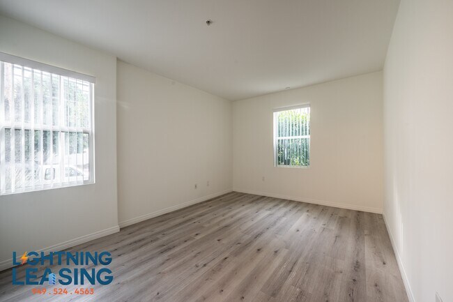 Foto del edificio - 11924 Kling St