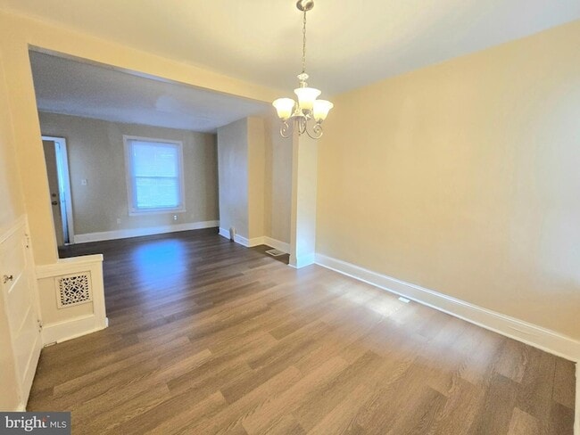 Building Photo - 106 S 55th St