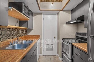 Building Photo - 2600 Penny Ln