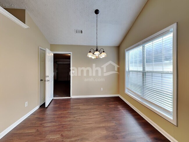 Foto del edificio - 1545 Maple Pointe Ct
