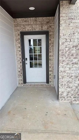 Building Photo - 327 Vly Oak Dr
