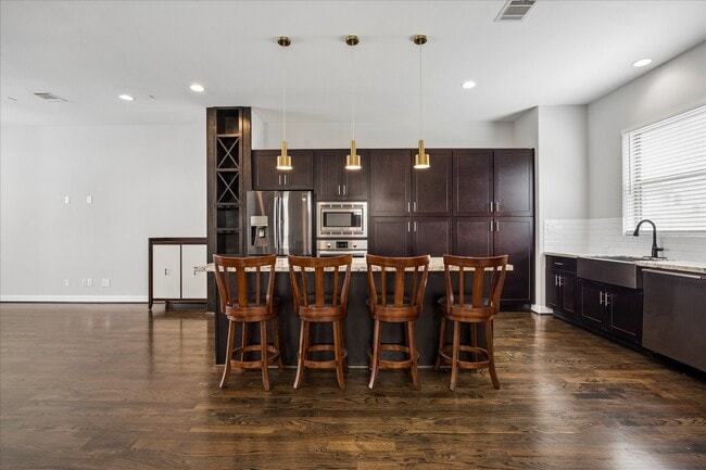 Foto del edificio - 1613 Crockett St