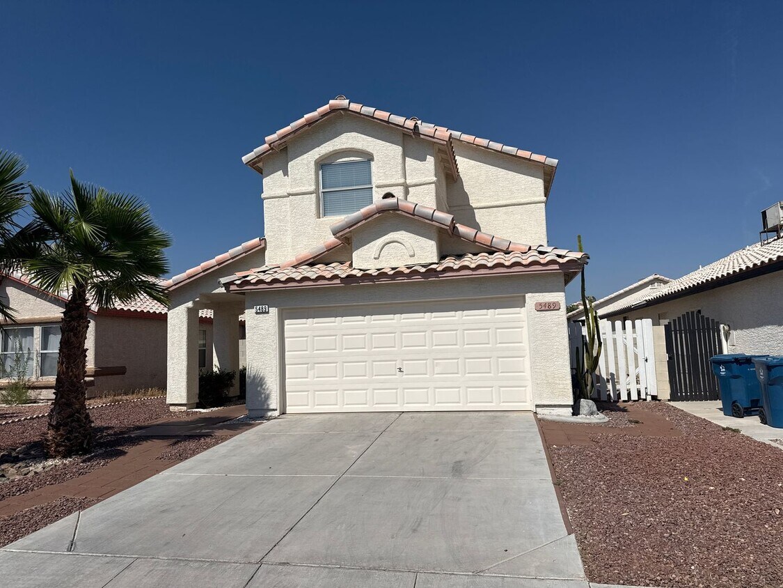 Foto principal - 3 Bed 2.5 bath home; Minutes from the Strip