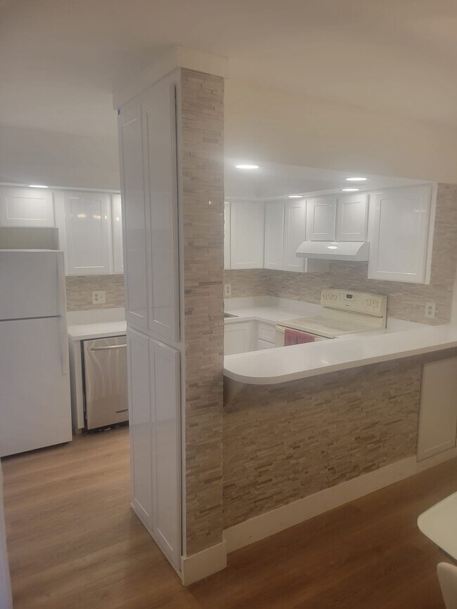 Foto del edificio - 570 N Tropic Ln