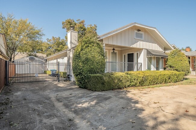 Foto del edificio - Charming Bungalow In Arlington Heights!