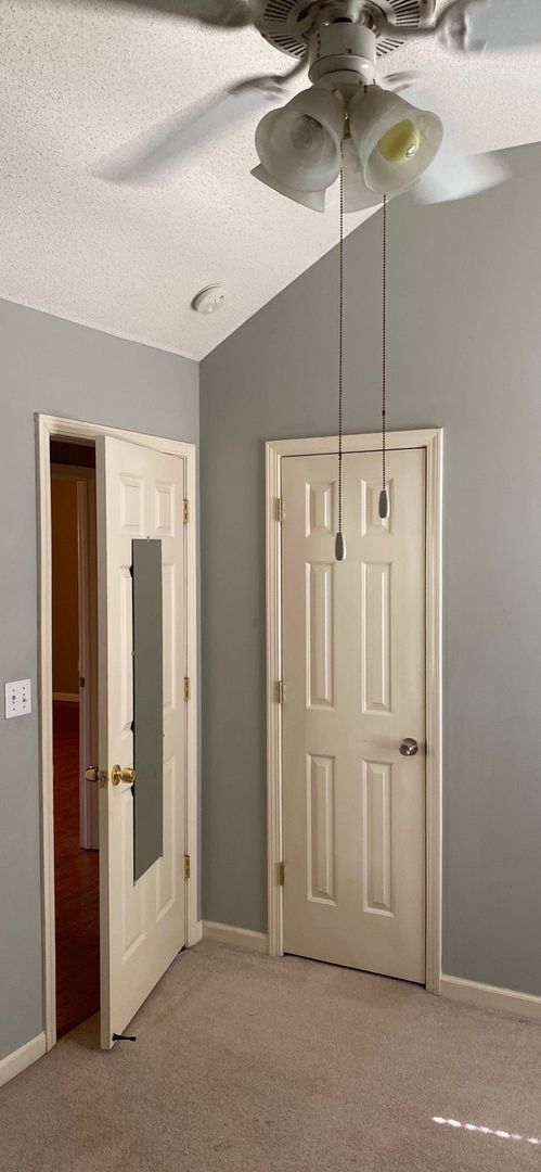 Building Photo - Eagle Point