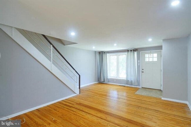 Building Photo - 5428 Vicaris St