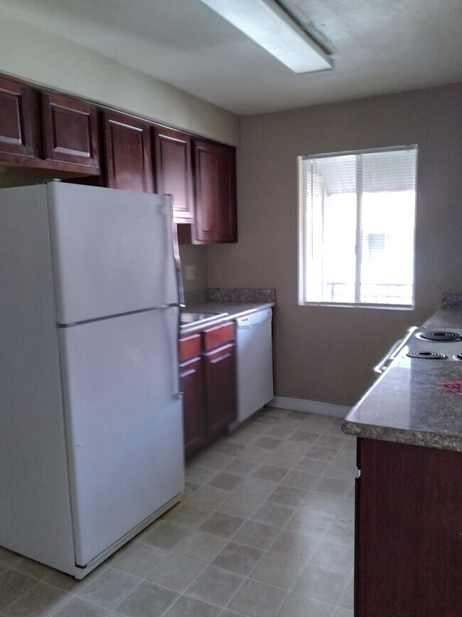 Building Photo - 4390 Sandy River Dr